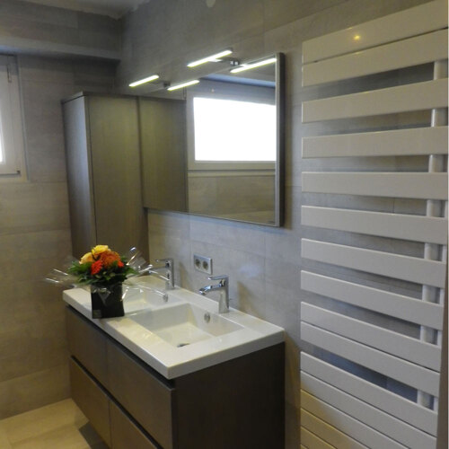 Pose de vasques dans salle de bains design